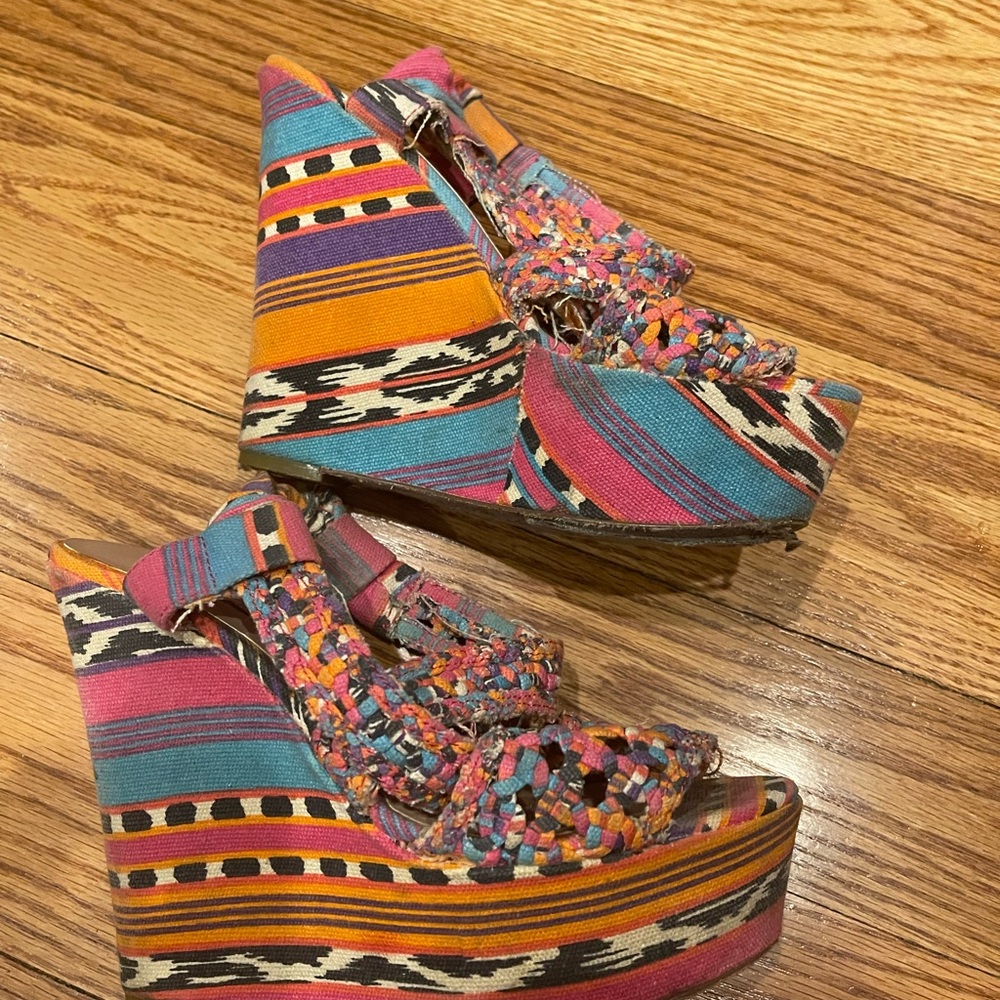 Colorful Betsey Johnson Woven Women's Wedge Sandals - Picture 2 of 8